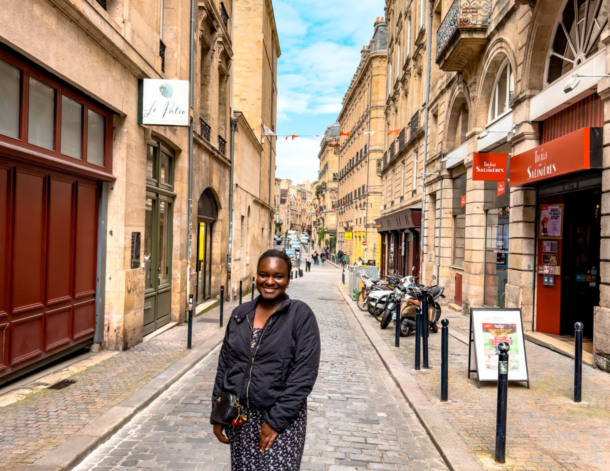 Bordeaux Travel Guide (2).png